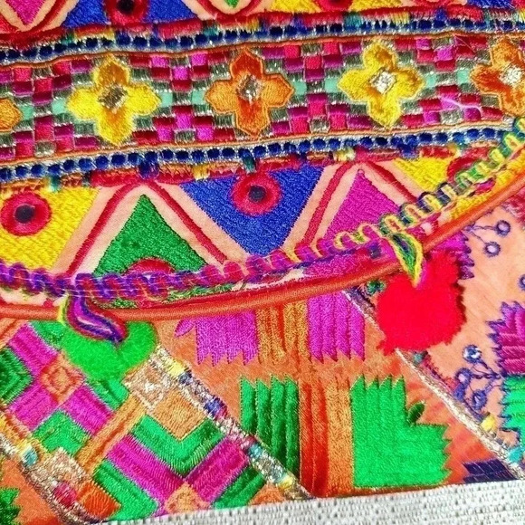 Multicolor Clutch Bag with Thread Embroidery All-Over and Mirrors. - Picture 5 of 8